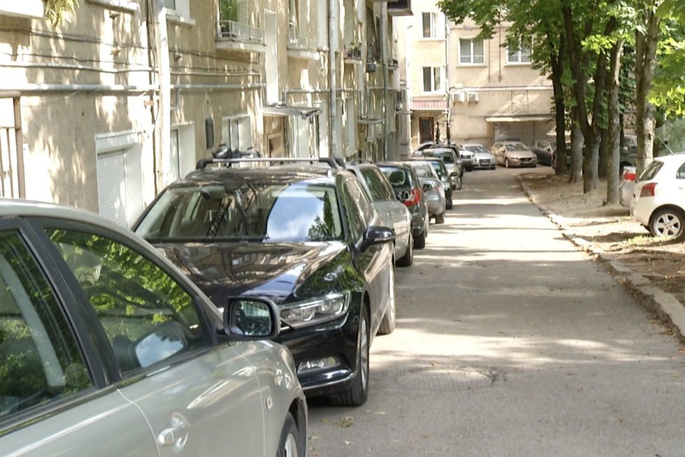 Brangstant butams, mažės ir parkavimo vietų: vadina tai savivaldybės tarnavimu verslui (nuotr. stop kadras)