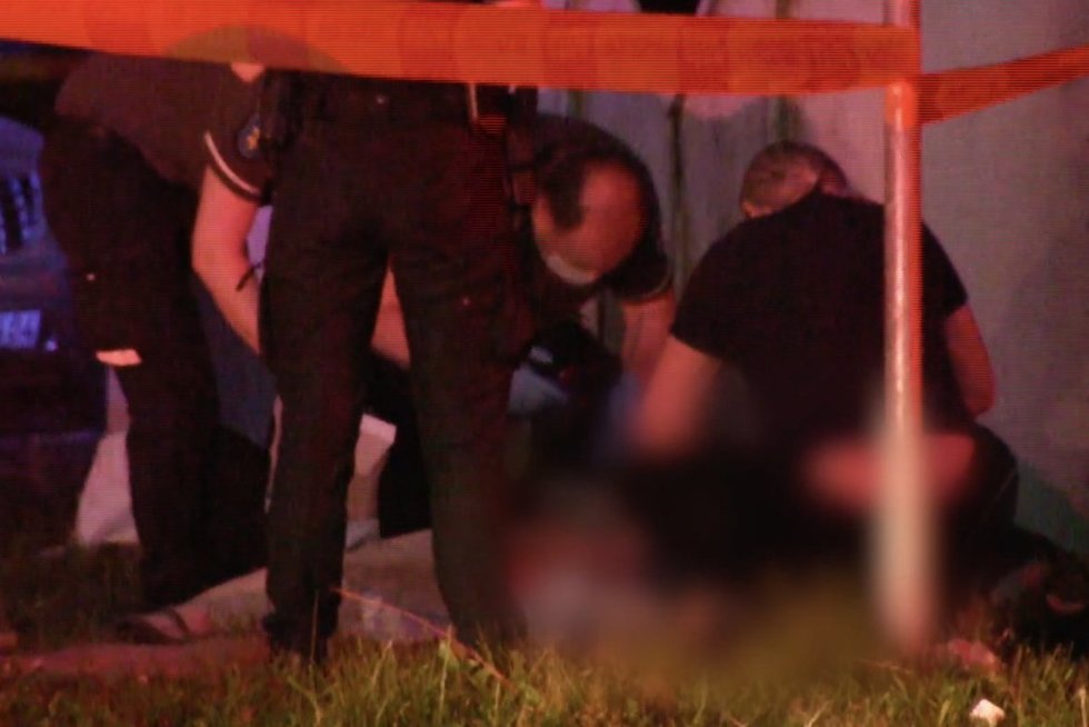 Naktį Šiaulius sukrėtęs 15-metės nužudymas – filmuota medžiaga iš įvykio vietos (nuotr. stop kadras)