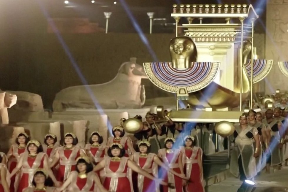 Egiptas nusprendė atkurti tūkstantmečių didybę menančią atmosferą ir surengė įspūdingą šventę (nuotr. stop kadras)