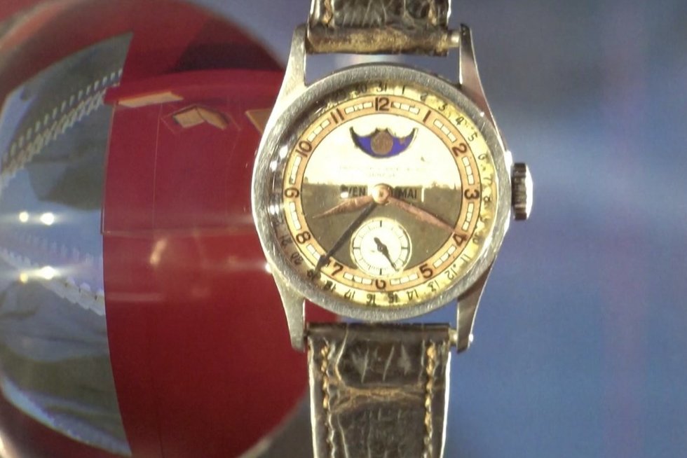 Aukcione – laikrodis už 6 mln. eurų: priklausė paskutiniajam Kinijos imperatoriui (nuotr. stop kadras)