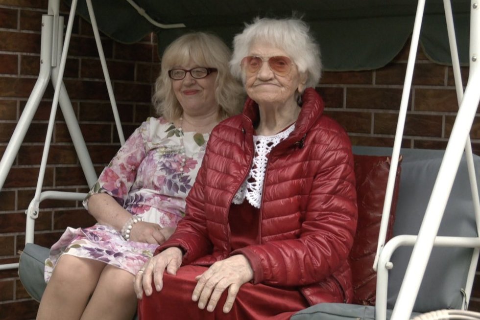 Seniausia Šventosios bei Palangos Janina paminėjo savo 101-ąjį gimtadienį: „Niekada nesergu, man galva nėra skaudėjus“ (nuotr. stop kadras)