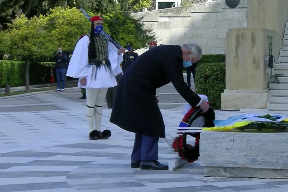  Graikijos Nepriklausomybės dienos iškilmėse apsilankė ir princas Čarlzas (nuotr. stop kadras)